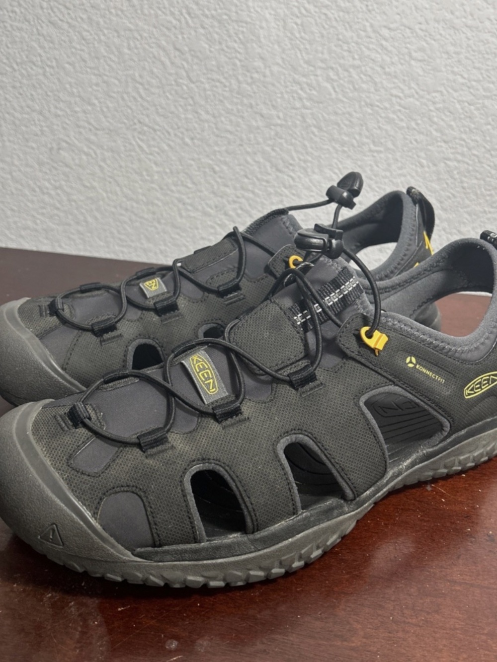 KEEN SOLR High Performance Sport Sandals Mens Black Closed Toe Size 13 1022246